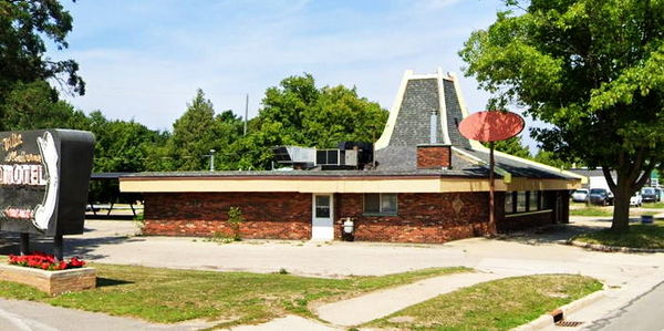 A&W Restaurant - Charlevoix - 1411 Bridge St (newer photo)
